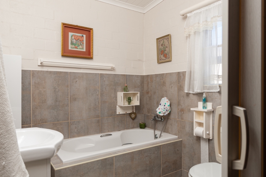 4 Bedroom Property for Sale in Dwarskersbos Western Cape